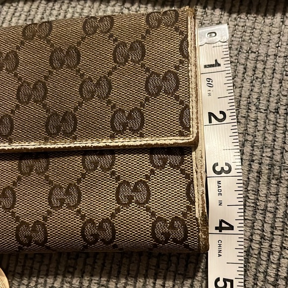 GUCCI wallet with charm *** has flaws - Picture 17 of 17
